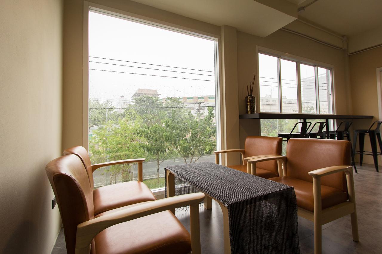 Lazy Sunday hostel Bangkok Exterior foto